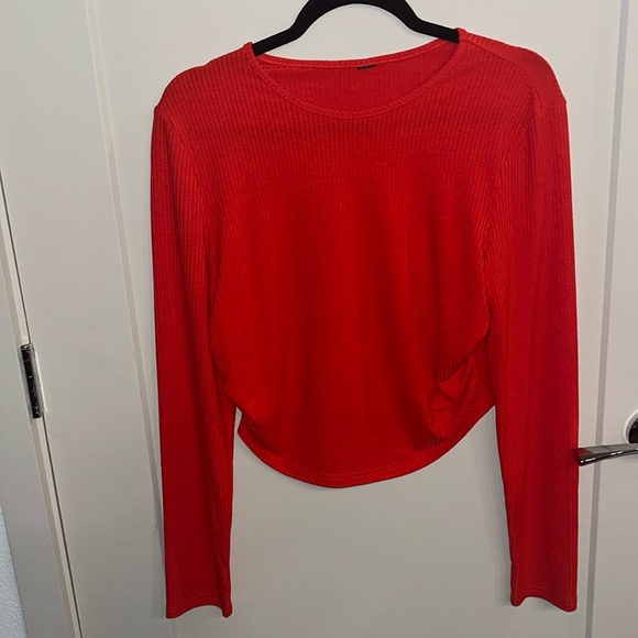 Red, side rouching crop top. - Picture 1 of 6